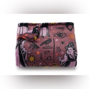 Disney’s “Hocus Pocus Halloween” Graphic Blanket- New